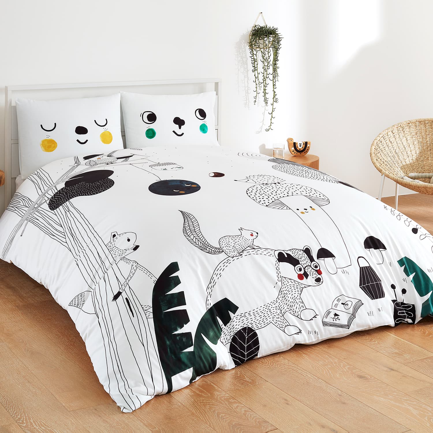 Woodland black and white bedding for kids, duvet and sheet set with woodland forest theme, hedgehog, fox, badger, squirrel.