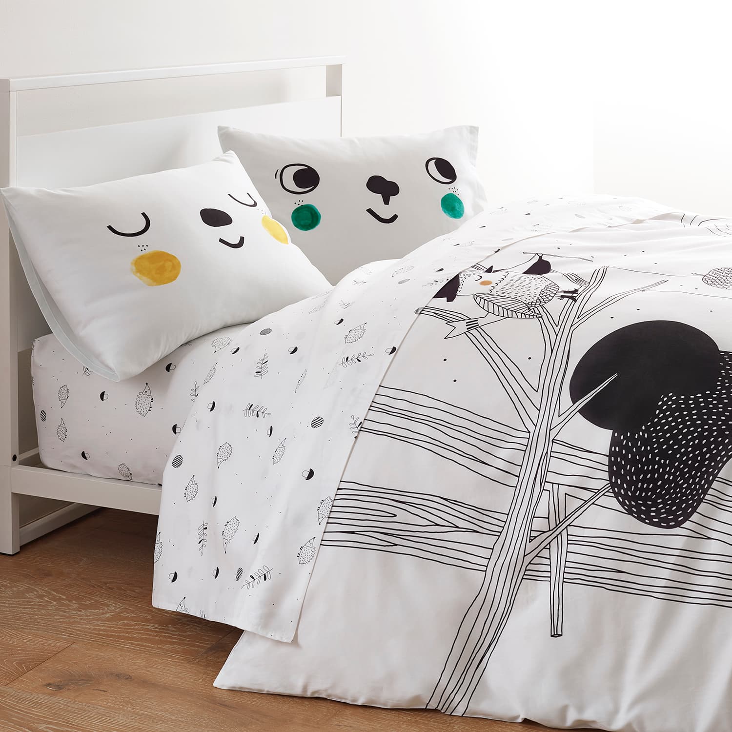 Woodland black and white bedding for kids, duvet and sheet set with woodland forest theme, hedgehog, fox, badger, squirrel.